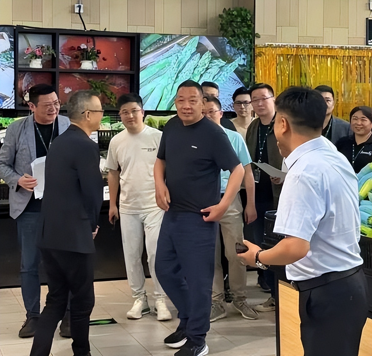 明星老能上热点,_明星带货线上趋势_影视行业专业精神流失
