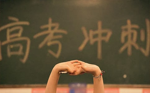 2015年高考作文素材库：社会热点素材及运用