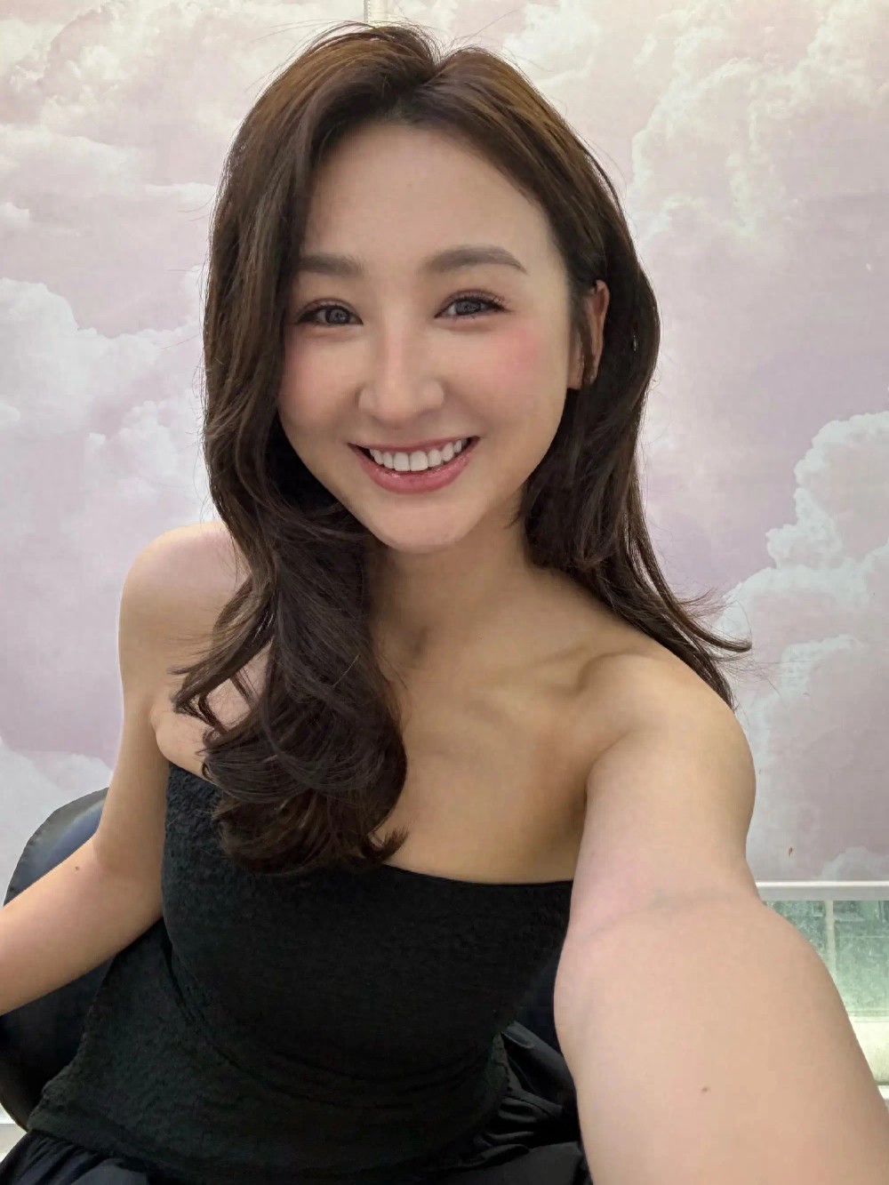 那个靠爆明星黑料出名的是谁,_高海宁辟谣被包养事件详情_高海宁被富商包养谣言真相
