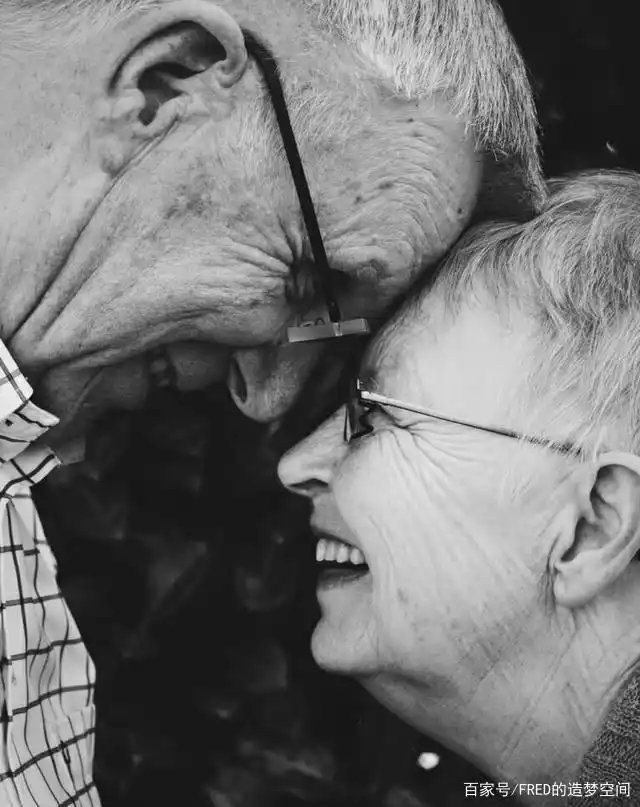 情侣摄影创意_100种姿势摆拍双人_情侣摄影姿势分享